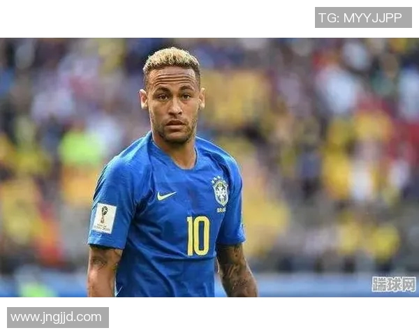 足球场上的颜值盛宴盘点那些令人心动的足球明星魅力瞬间